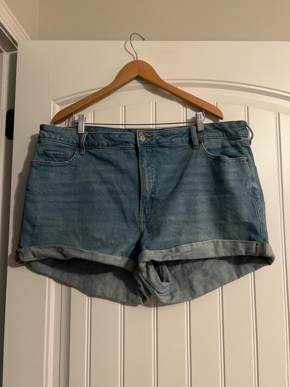 O.G. STRAIGHT high rise 
SECRET-SMOOTH POCKETS jean shorts size 22